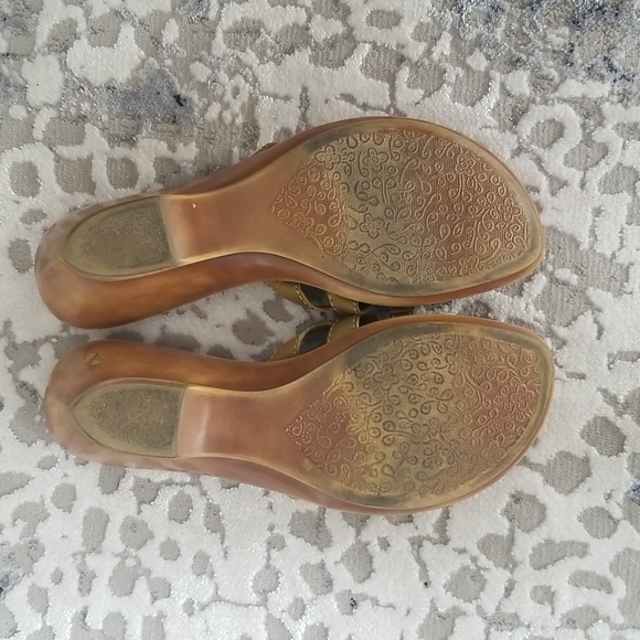 Slip on sandals. Size 7. Olive green.  Couger - Picture 6 of 6